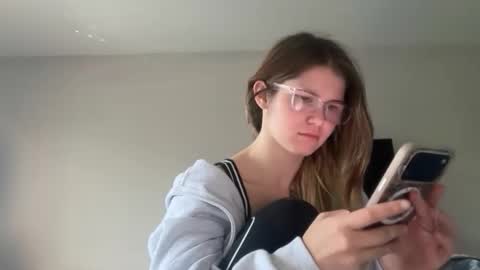 Snapshot of riley_ray69 chatting on April 29, 2026, 3:27 pm riley_ray69 online show from April 29, 2026, 3:27 pm