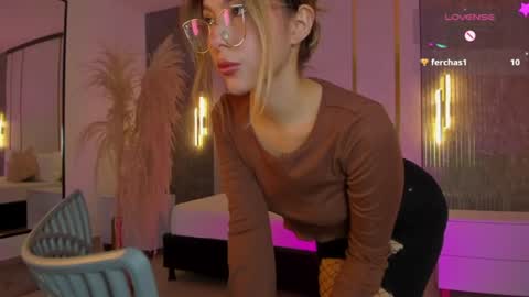 Snapshot of riley_sierra chatting on June 12, 2026, 1:10 pm Riley Sierra online show from June 12, 2026, 1:10 pm