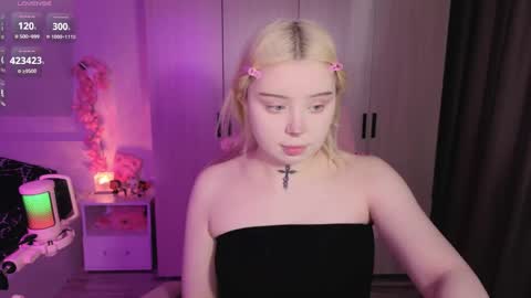 Snapshot of riley_vice chatting on June 6, 2026, 6:29 am Sofia online show from June 6, 2026, 6:29 am