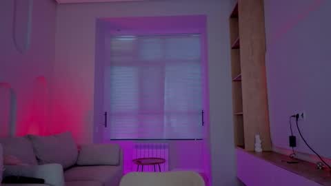 rileymee online show from September 19, 2025, 12:17 pm