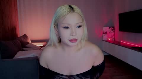 rileymee online show from April 8, 2026, 3:17 am