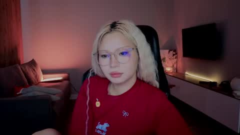 rileymee online show from April 17, 2026, 4:37 am