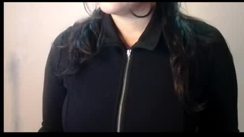 Riri online show from November 18, 2025, 3:27 pm