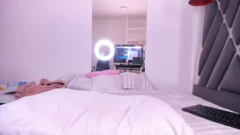 Snapshot of ririblonde chatting on September 24, 2025, 3:59 pm Ririblonde online show from September 24, 2025, 3:59 pm