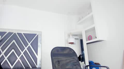 Snapshot of ririblonde chatting on October 17, 2025, 4:20 pm Ririblonde online show from October 17, 2025, 4:20 pm