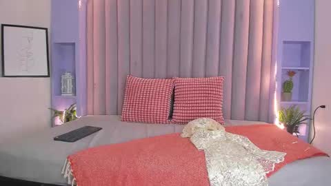 Snapshot of ririibrunette__ chatting on October 14, 2025, 7:58 pm RIRI online show from October 14, 2025, 7:58 pm