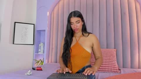 Snapshot of ririibrunette__ chatting on October 27, 2025, 8:02 pm RIRI online show from October 27, 2025, 8:02 pm