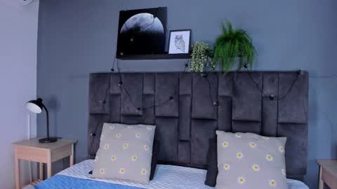 Snapshot of ririibrunette__ chatting on November 17, 2025, 7:19 pm RIRI online show from November 17, 2025, 7:19 pm