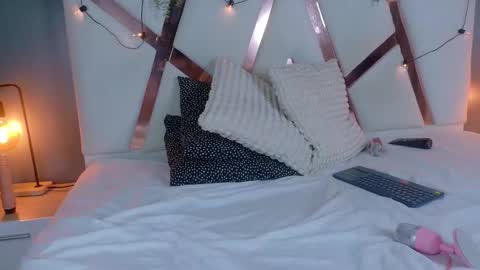 Snapshot of ririibrunette__ chatting on November 20, 2025, 12:00 am RIRI online show from November 20, 2025, 12:00 am