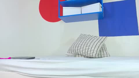 RIRI  online show from December 18, 2025, 12:55 pm