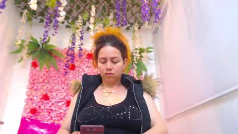 Snapshot of risitos_de_oro_ chatting on May 6, 2026, 6:57 pm Risitos De Oro online show from May 6, 2026, 6:57 pm