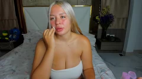 Snapshot of rita_olson chatting on June 17, 2026, 12:13 am rita_olson online show from June 17, 2026, 12:13 am