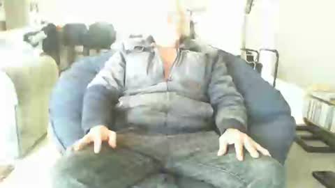 Snapshot of riverratggg chatting on December 10, 2024, 7:05 am riveratggg online show from December 10, 2024, 7:05 am