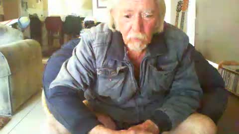 Snapshot of riverratggg chatting on December 26, 2024, 6:19 am riveratggg online show from December 26, 2024, 6:19 am