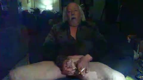 Snapshot of riverratggg chatting on October 25, 2025, 8:36 pm riveratggg online show from October 25, 2025, 8:36 pm