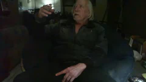 Snapshot of riverratggg chatting on November 3, 2025, 7:48 pm riveratggg online show from November 3, 2025, 7:48 pm