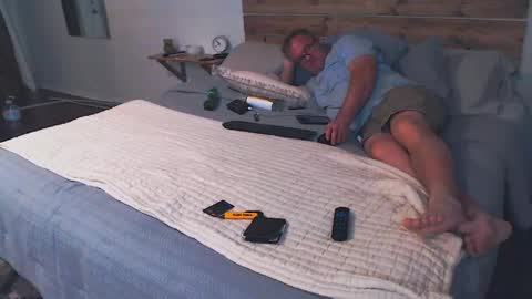 rjkelly6892 online show from April 20, 2026, 3:42 am