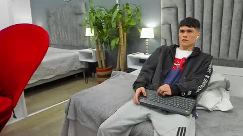 Roan Birkin online show from February 9, 2025, 7:19 pm