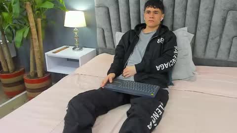 Roan Birkin online show from February 12, 2025, 7:24 pm