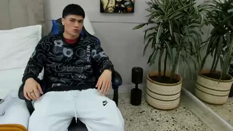 Roan Birkin online show from April 23, 2026, 7:38 pm