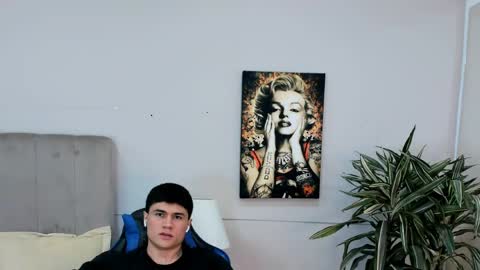 Snapshot of roan_birkin chatting on May 4, 2026, 7:32 pm Roan Birkin online show from May 4, 2026, 7:32 pm
