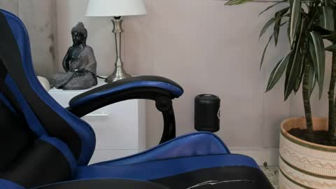 Snapshot of roan_birkin chatting on May 6, 2026, 7:19 pm Roan Birkin online show from May 6, 2026, 7:19 pm