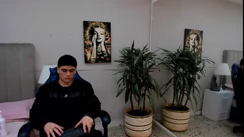 Snapshot of roan_birkin chatting on June 9, 2026, 7:14 pm Roan Birkin online show from June 9, 2026, 7:14 pm