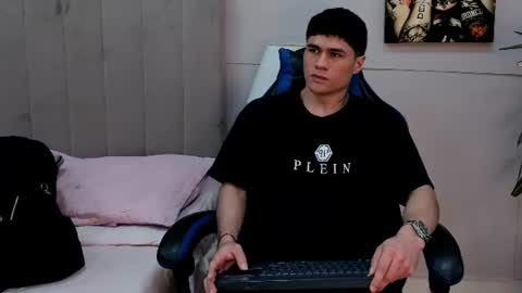 Snapshot of roan_birkin chatting on June 14, 2026, 7:27 pm Roan Birkin online show from June 14, 2026, 7:27 pm