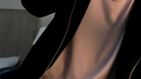 Snapshot of roan_birkin chatting on June 22, 2026, 7:44 pm Roan Birkin online show from June 22, 2026, 7:44 pm