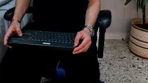 Snapshot of roan_birkin chatting on June 28, 2026, 7:20 pm Roan Birkin online show from June 28, 2026, 7:20 pm