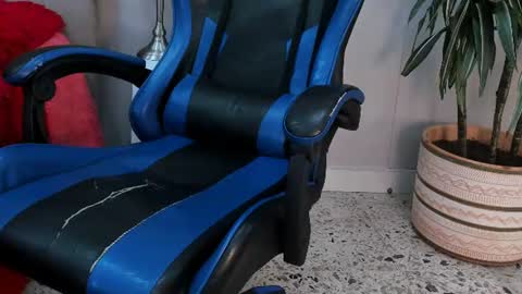 Snapshot of roan_birkin chatting on July 12, 2026, 7:16 pm Roan Birkin online show from July 12, 2026, 7:16 pm