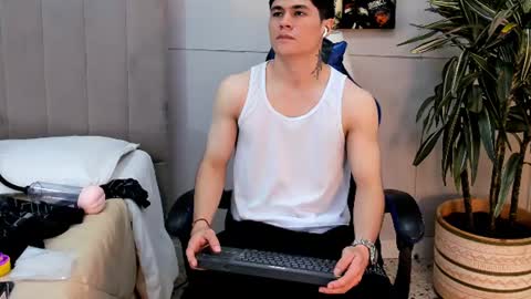Snapshot of roan_birkin chatting on July 22, 2026, 7:27 pm Roan Birkin online show from July 22, 2026, 7:27 pm