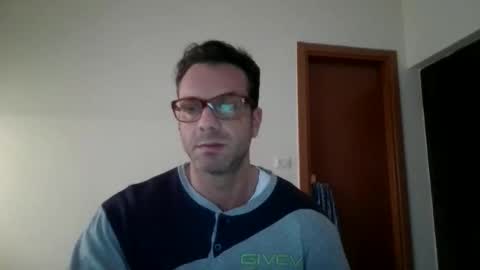 roberpierre_ho online show from April 3, 2026, 6:11 am