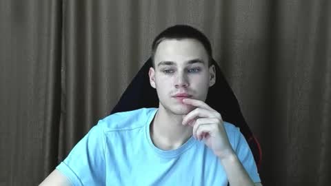 Snapshot of robert10211 chatting on October 8, 2025, 7:00 pm robert10211 online show from October 8, 2025, 7:00 pm