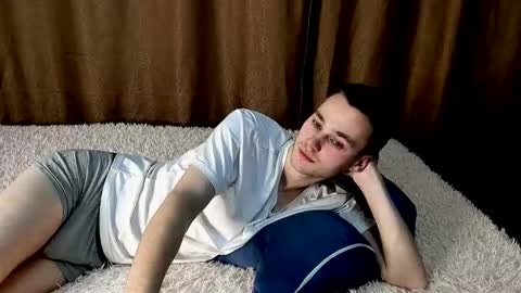 robert10211 online show from February 24, 2026, 5:38 am