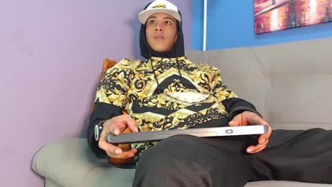 Snapshot of robert_kingg chatting on December 19, 2024, 7:29 am robert_kingg online show from December 19, 2024, 7:29 am