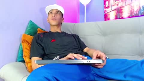 Snapshot of robert_kingg chatting on February 6, 2025, 6:51 am robert_kingg online show from February 6, 2025, 6:51 am