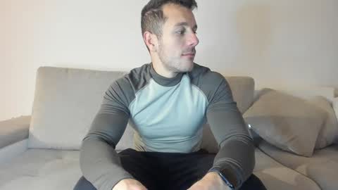 Snapshot of roberto4ever chatting on February 12, 2025, 4:11 pm roberto4ever online show from February 12, 2025, 4:11 pm