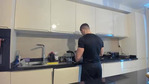 Snapshot of roberto4ever chatting on February 24, 2025, 6:16 am roberto4ever online show from February 24, 2025, 6:16 am