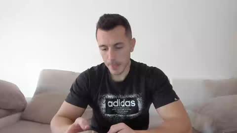 Snapshot of roberto4ever chatting on March 6, 2025, 12:41 pm roberto4ever online show from March 6, 2025, 12:41 pm