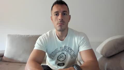 Snapshot of roberto4ever chatting on October 1, 2025, 5:02 am roberto4ever online show from October 1, 2025, 5:02 am