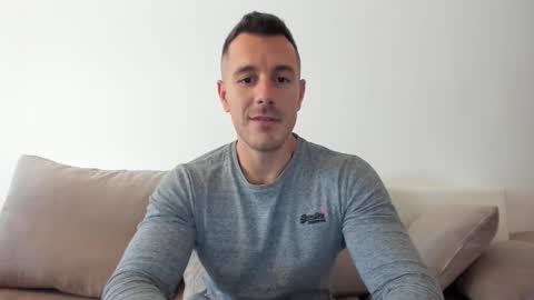 Snapshot of roberto4ever chatting on October 20, 2025, 11:10 am roberto4ever online show from October 20, 2025, 11:10 am