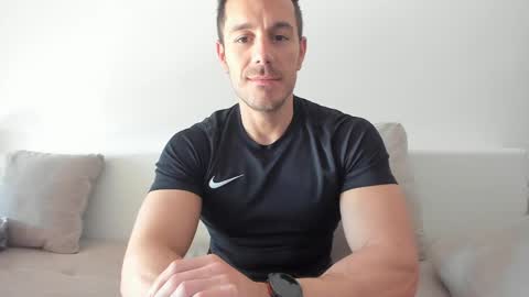 roberto4ever online show from April 25, 2026, 5:32 am
