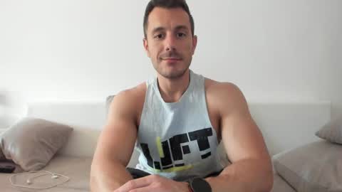 roberto4ever online show from June 1, 2026, 11:23 am