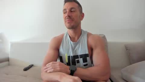 roberto4ever online show from June 10, 2026, 5:07 am