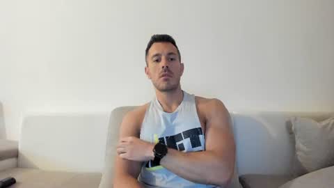 roberto4ever online show from June 12, 2026, 4:55 am