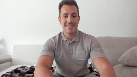 Snapshot of roberto4ever chatting on June 21, 2026, 10:07 am roberto4ever online show from June 21, 2026, 10:07 am