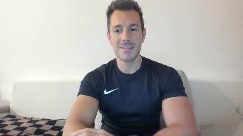 Snapshot of roberto4ever chatting on June 23, 2026, 4:10 am roberto4ever online show from June 23, 2026, 4:10 am