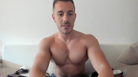 Snapshot of roberto4ever chatting on June 25, 2026, 4:12 am roberto4ever online show from June 25, 2026, 4:12 am