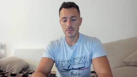 Snapshot of roberto4ever chatting on July 8, 2026, 8:08 am roberto4ever online show from July 8, 2026, 8:08 am